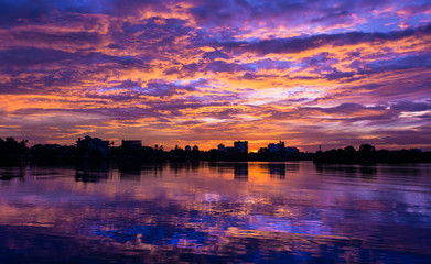 Naklejka premium Sunset from Diyawanna Lake