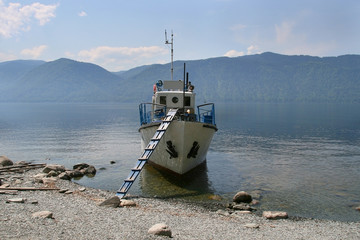ship on lake Teletskoye