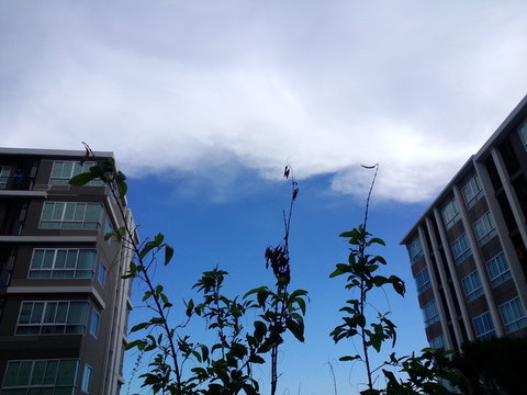 sky-cloud between 2 building