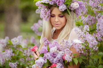 Fototapeta premium Spring portrait of a beautiful girl with lilac.