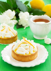 Tartlets with lemon cream and meringue. Lemon pie.