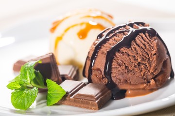 Arranged, cacao, caramel.