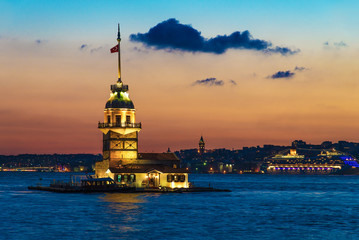 Naklejka premium Maiden's Tower (Kiz Kulesi) at sunset. Istanbul, Turkey