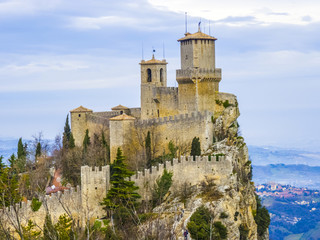 Obraz premium Castle of San Marino on the hill