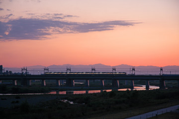 夕暮れの鉄橋