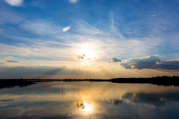 Obraz na płótnie Canvas Nice sunset on lake