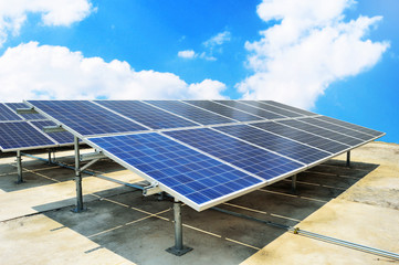 Power plant using renewable solar energy with sun