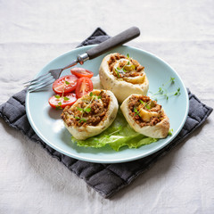 Hefeschnecken mit Sojahack, vegan