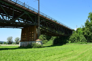 Fototapeta na wymiar Eisenbahnbrücke