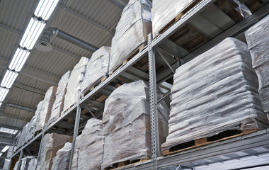 Distribution warehouse with high shelves