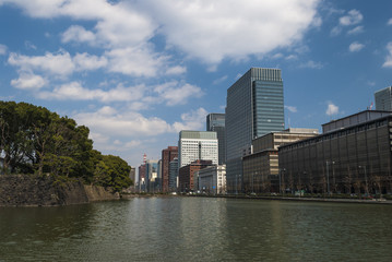 Fototapeta premium Architecture in the Nijubashimae distric of Tokyo, Japan