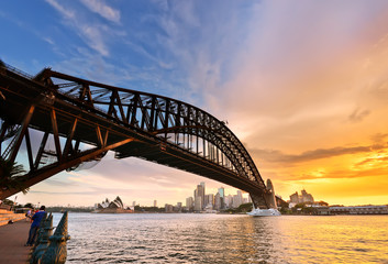 Naklejka premium View of Sydney Harbor at dusk
