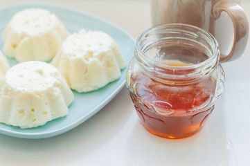 Steam cheese cakes with honey