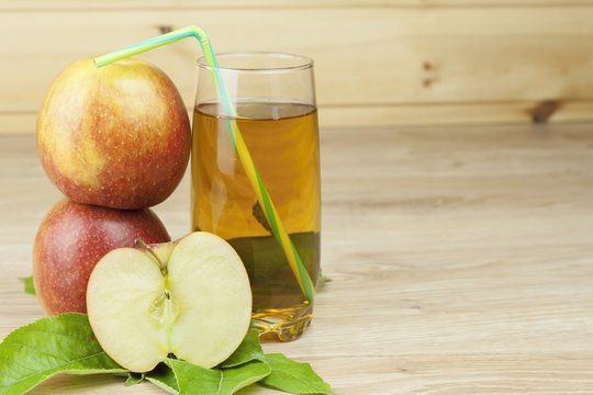 fresh apple juice, cool summer refreshment

