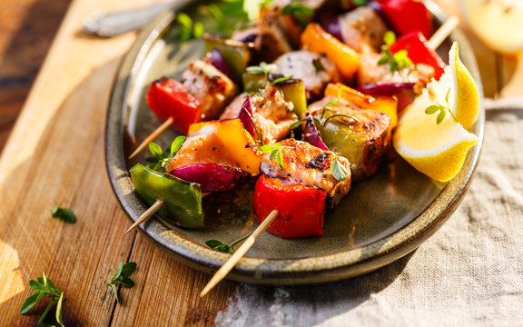 Grilled skewers of salmon and vegetables