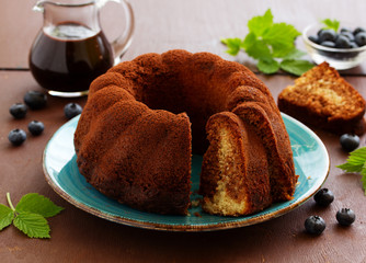 Traditional kugelhopf with chocolate and caramel.