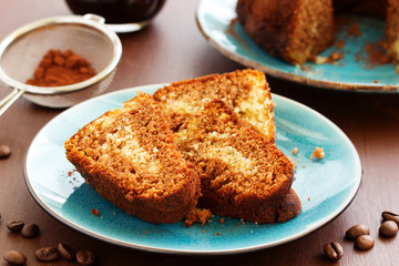 Traditional kugelhopf with chocolate and caramel.