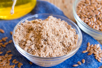 Flax powder and seeds