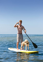 Stand Up Paddeln mit Hund