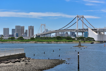 晴れた春のレインボーブリッジ