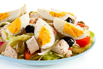 Boiled eggs with roast chicken fillet and vegetables 