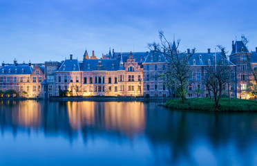 Fototapeta na wymiar Twilight at Binnenhof palace, place of Parliament in The Hague.