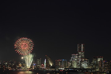 新子安から見た横浜開港祭花火