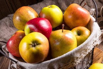 Fototapeta na wymiar Fresh autumn apples in the basket