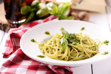 Spaghetti with pesto