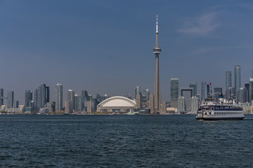 Skyline von Toronto mit Fähre