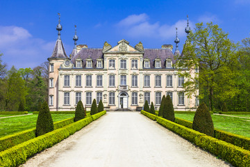 Fototapeta na wymiar beautiful castles of Belgium - Poeke