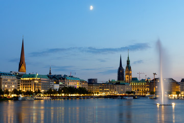 Fototapeta na wymiar Hamburgs landmarks and the Binnenalster lake at dawn