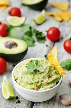 Fototapeta guacamole with corn chips