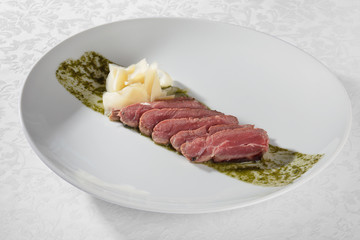 Roast beef with pesto sauce