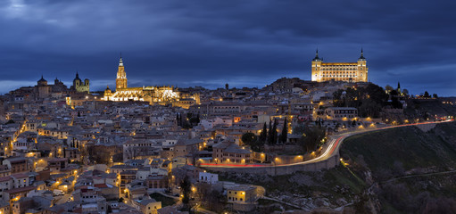 Night view of Toledo. Panorama. Castilla La Mancha, Spain - obrazy, fototapety, plakaty