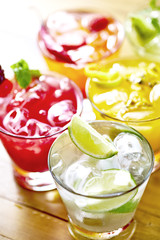 CAipirinhas de frutas variadas