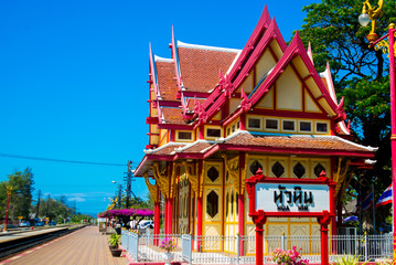 Fototapeta premium Wizerunek stacji kolejowej Hua Hin w Tajlandii.