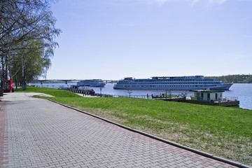 Fototapeta na wymiar Kostroma city Embankment 
