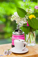 make coffee - Kaffee machen, Kaffeemühle, Kaffeetasse