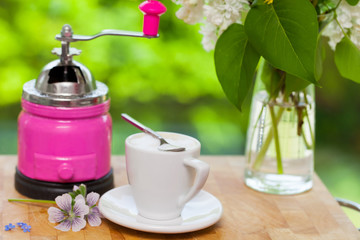 Cappuccino - Kaffee machen, Kaffeemühle, Kaffeetasse