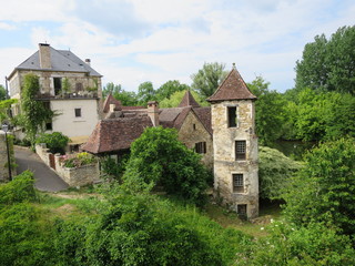 Fototapeta na wymiar Villages et paysages du Lot et Dordogne
