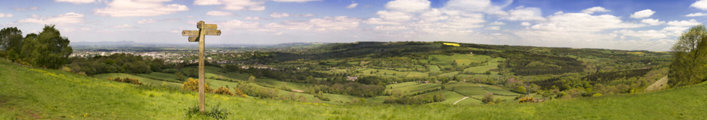 Fototapeta na wymiar Cotswold way vista across green fields