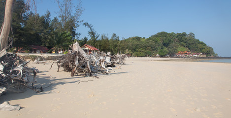 Fototapeta na wymiar Ko Bulon Le, Thailand, traumstrand, Strand einsame Insel, Wasser