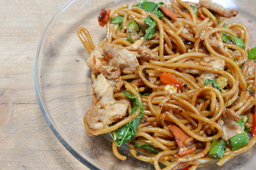 spaghetti stir fried with spicy pork