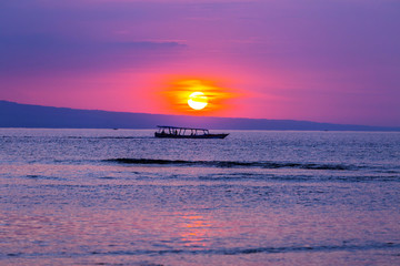 Fototapeta na wymiar Boat on sunset