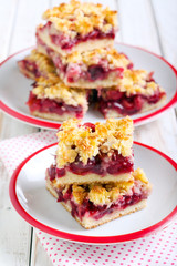 Mix berry crumble cake