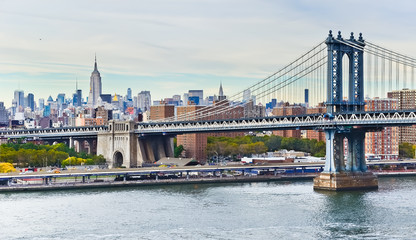 Fototapeta na wymiar Manhattan Bridge and New York skyline