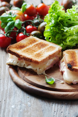 Toas with ham and cheese