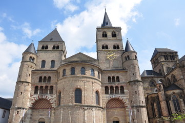 Fototapeta na wymiar Domkirche St. Peter zu Trier