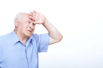 Naklejka premium Grandfather holding hand on the forehead.